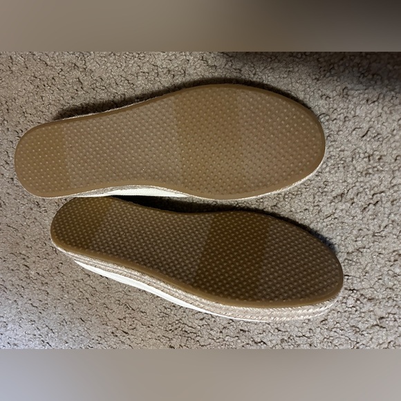 TOMS New women’s shoes especially Cream Canvas Slip-Ons size 9 - Picture 10 of 13